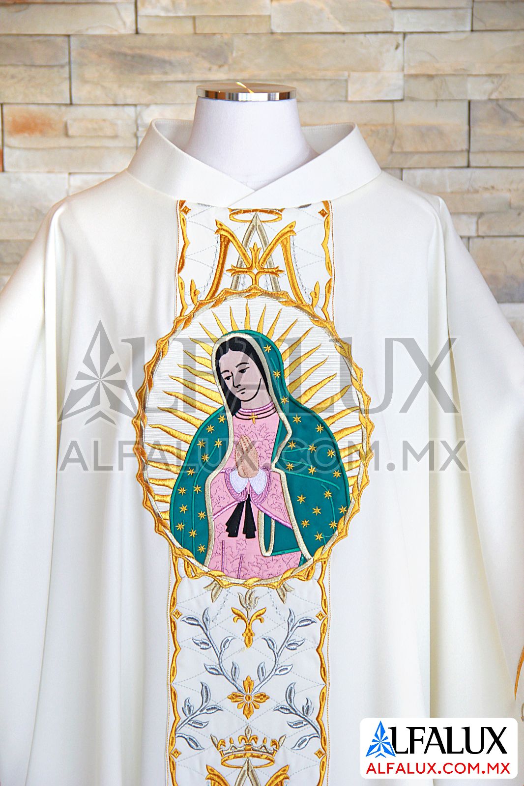 28 MARIA REINA Alfalux Casulla Blanco Lateral Medallon Virgen 93 (4)